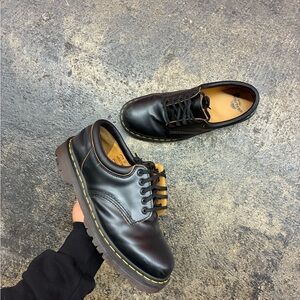 Like New Black Leather Dr. Martens 8053 Vintage Smooth Leather Oxford shoes